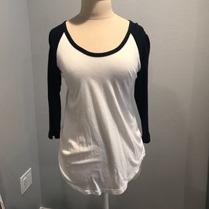 BRANDY MELVILLE BASEBALL TEE