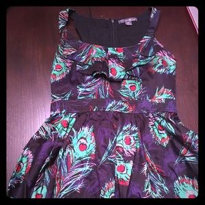 Super adorable peacock colored dress!