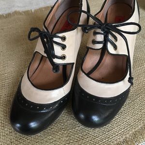 Miz Mooz vintage inspired Symphony Spectator pump.