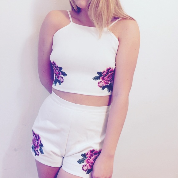 Misguided tank + short embroidered set a large - Picture 3 of 4