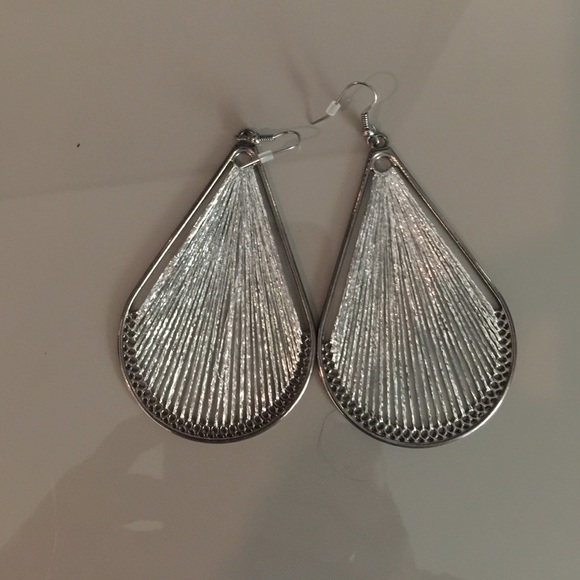 Silver woven earrings - Picture 2 of 2