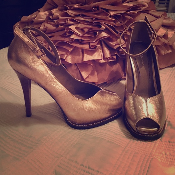 bcbg gold heels