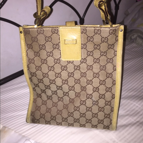 Gucci Handbags - Gucci purse