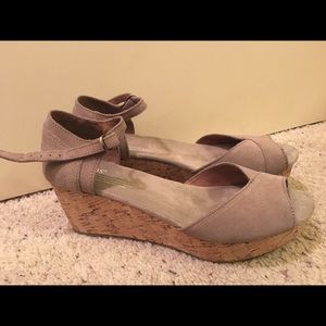 TOMS Platform Wedges, Size 8.5