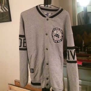 Divided jacket button up