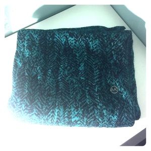 Oversized Michael Kors infinity scarf