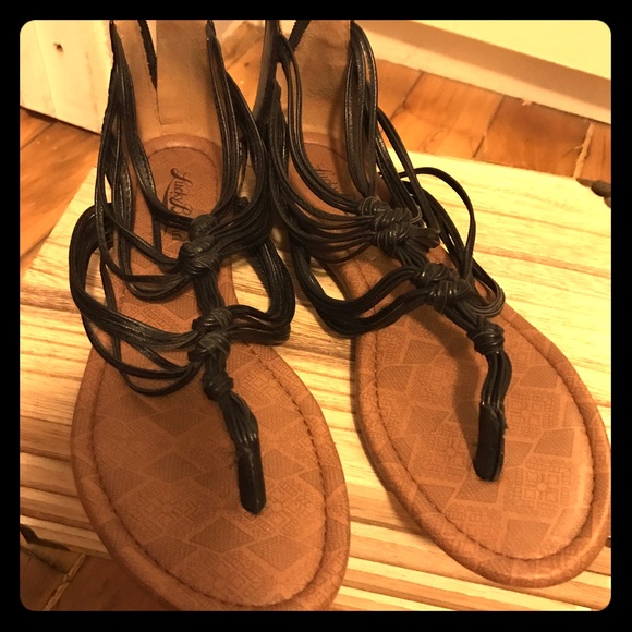 Lucky Brand black leather strap/gladiator sandals