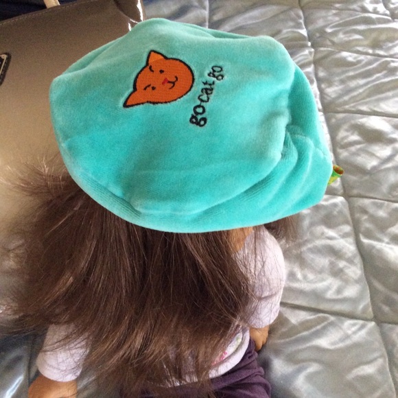 Reversable HATS. - Picture 2 of 4