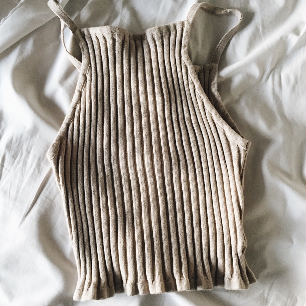 ribbed crop halter top 🌹