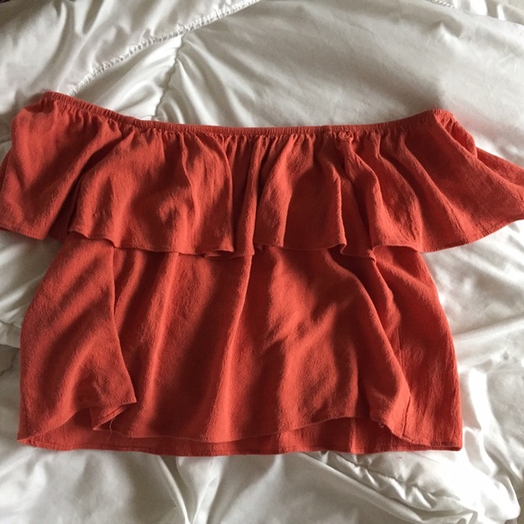 off the shoulder crop blouse 🌹