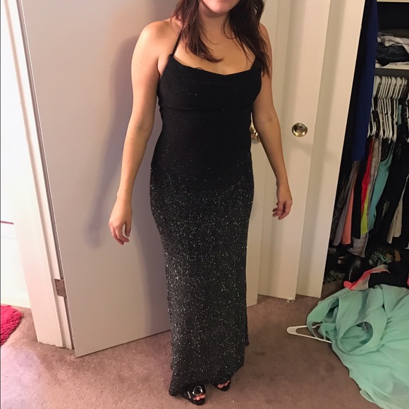 Long Black Dress perfect for the holidays. 5/6 - Picture 1 of 3
