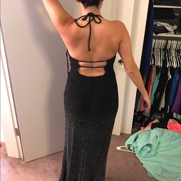 Long Black Dress perfect for the holidays. 5/6 - Picture 3 of 3