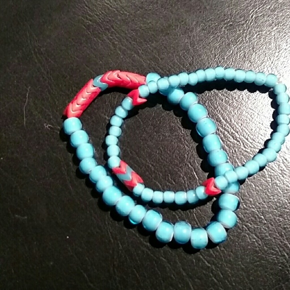 2 stretch turquoise beaded bracelets - Picture 3 of 4