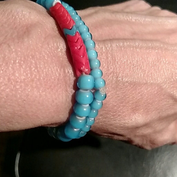 2 stretch turquoise beaded bracelets - Picture 4 of 4