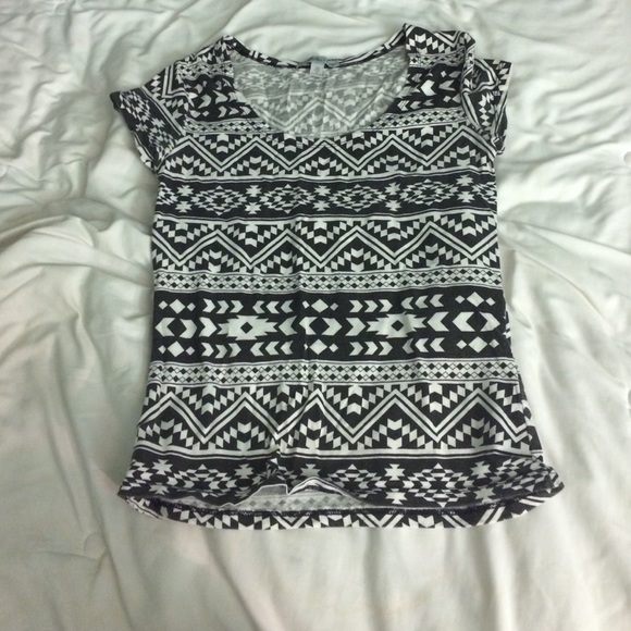 Short sleeve scoopneck