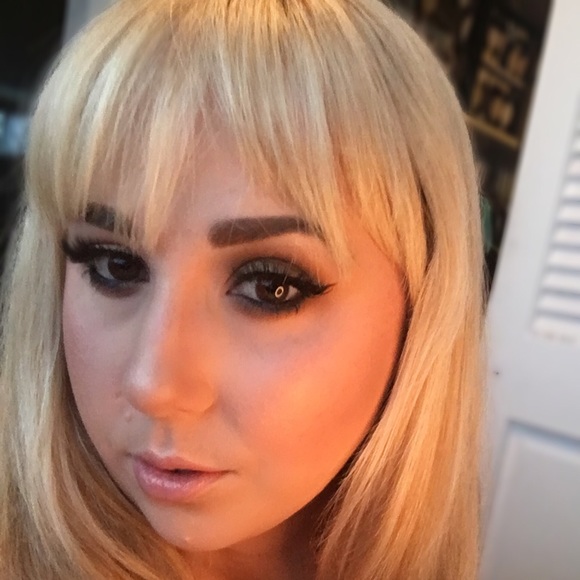 Meet your Posher, Janelle