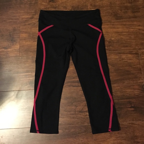 Fabletics crops size medium - Picture 1 of 3