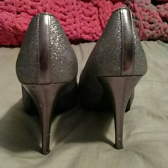 Heels - Picture 3 of 3