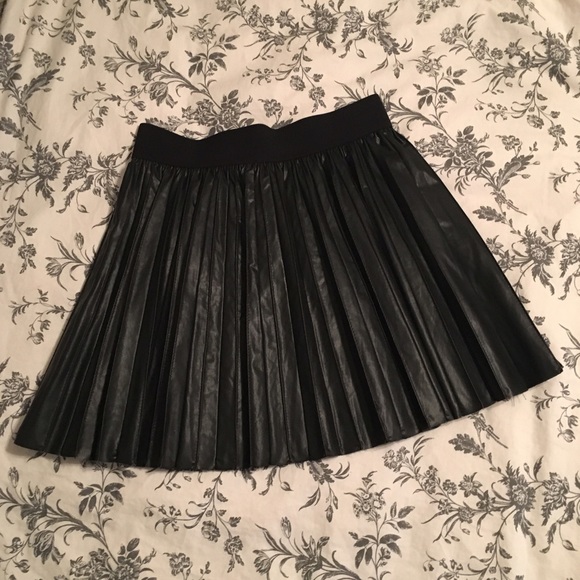 Pleated pleather skirt