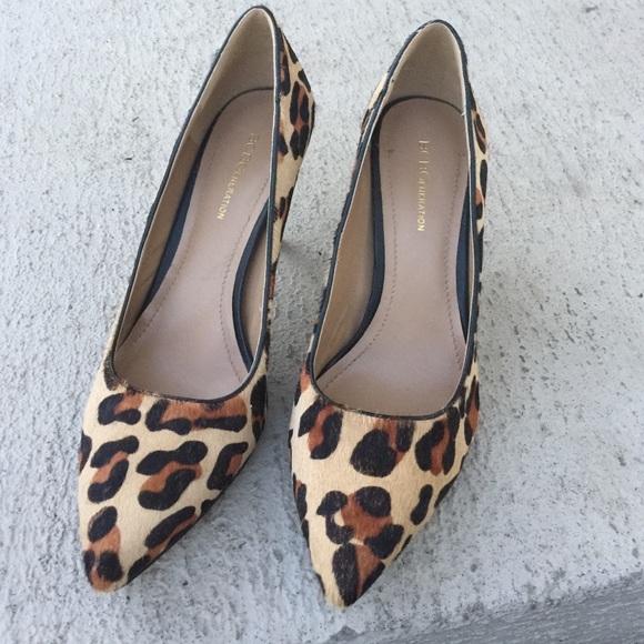 bcbg leopard pumps