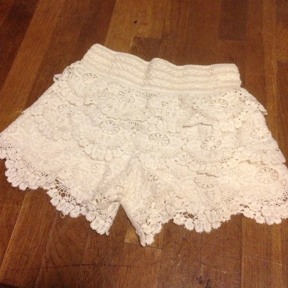 Crochet ruffled shorts