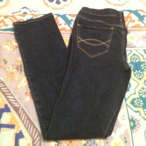 Abercrombie + Fitch Short Skinny Boot Denim