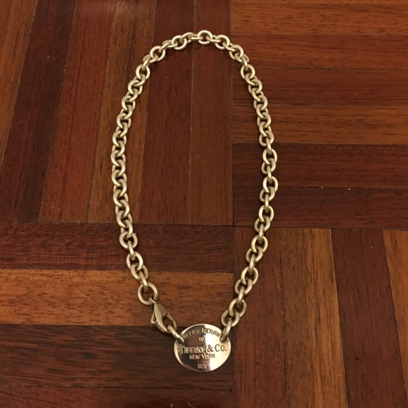 Return to Tiffany and Co. Oval Necklace
