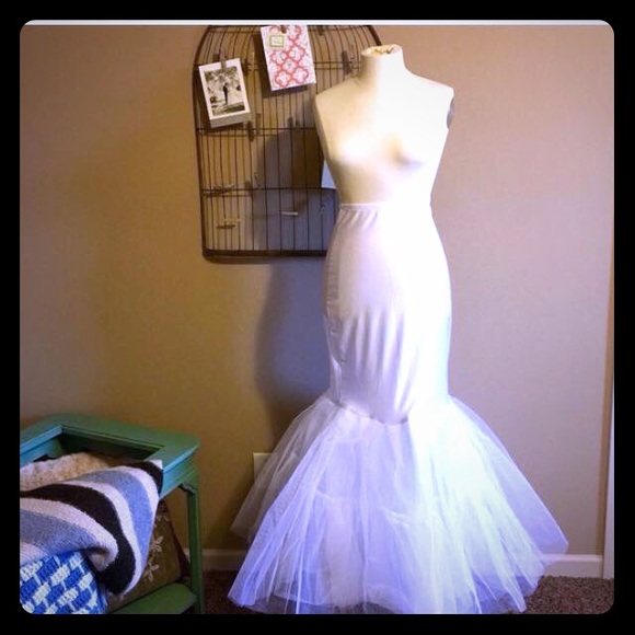 Mermaid or Trumpet Petticoat NWOT m/l - Picture 1 of 4