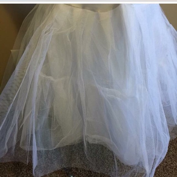 Mermaid or Trumpet Petticoat NWOT m/l - Picture 3 of 4