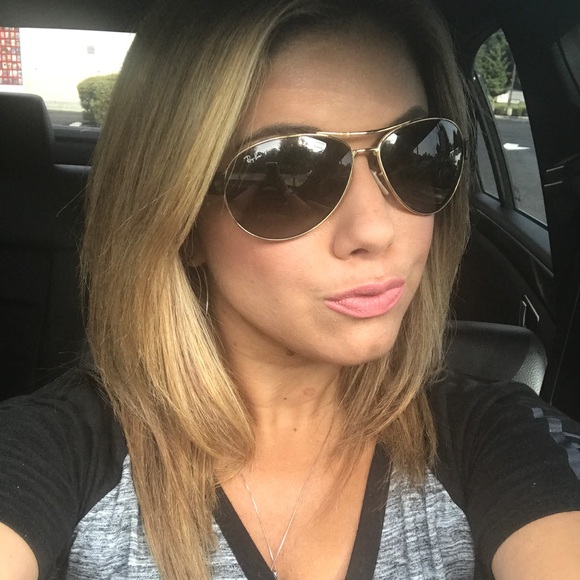 Meet your Posher, Alyssa - Picture 2 of 3