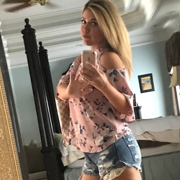 Meet your Posher, Alyssa - Picture 3 of 3