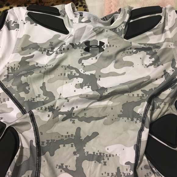 Boys under Armour fitted football 🏈 padded shirt