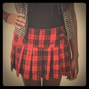 🎉HP🎉Plaid Red & Black Skirt