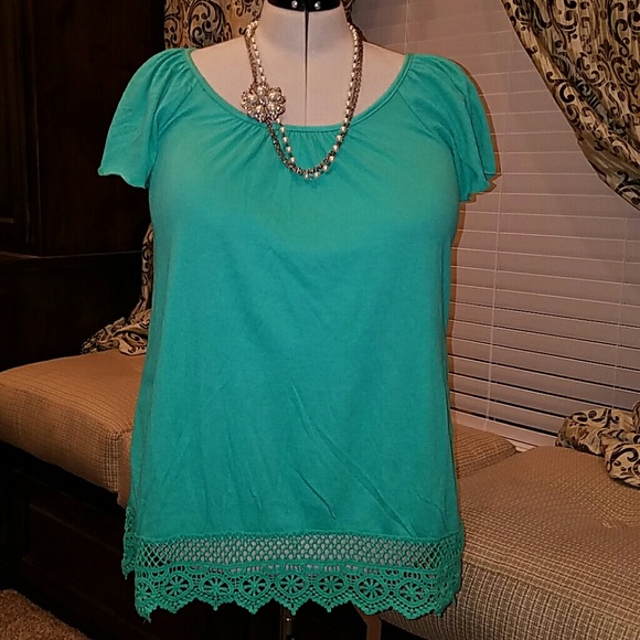 New! 3X crochet lace bottom shirt, teal green