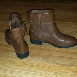 Liv and Maddie boots