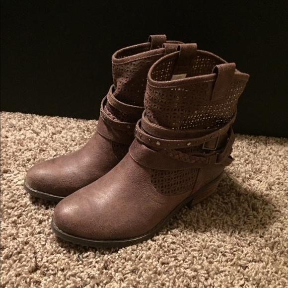 BROWN BOOTIES