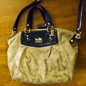 Coach Shoulder Tote signature