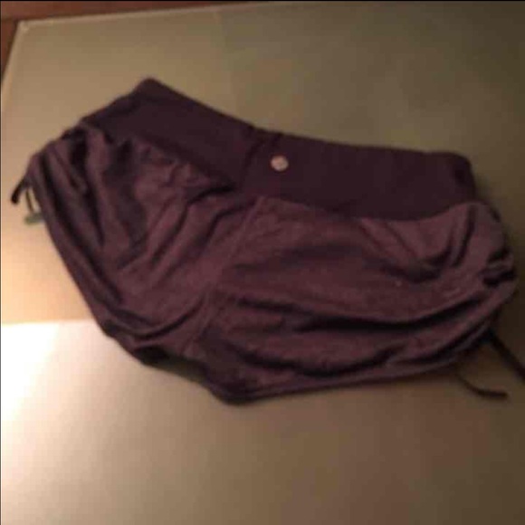 Lululemon shorts. Size 4 - Picture 2 of 2