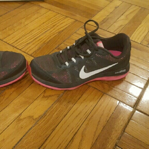 Nike Dual Fusion 3 Black & Pink Running Shoes - Picture 3 of 3