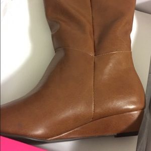 Shoe dazzle wedged boots