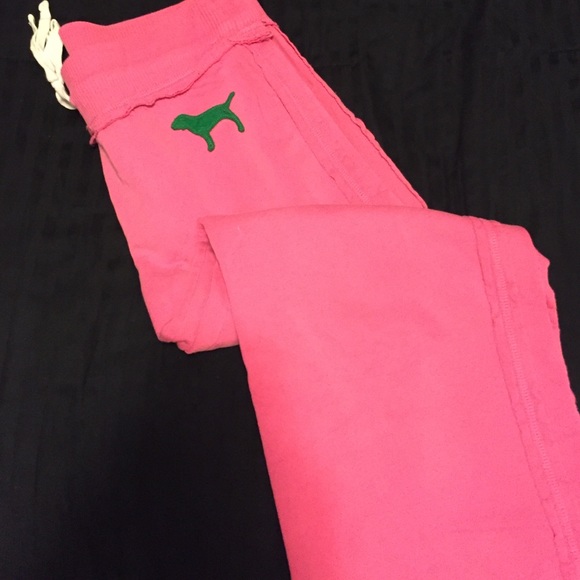 VS Pink cropped sweatpants
