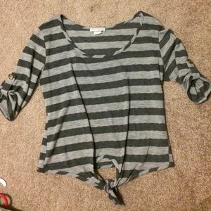 Mid-sleeve casual top