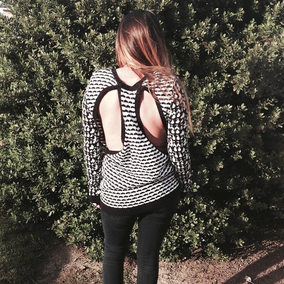Open back Sweater - Picture 1 of 4