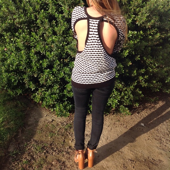 Open back Sweater - Picture 3 of 4