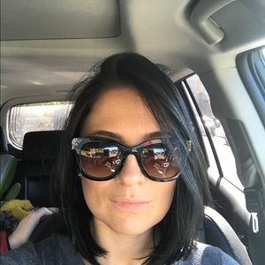 Meet your Posher, Lina