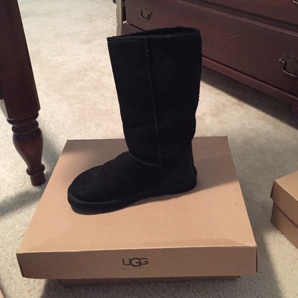 Black tall size 7 uggs