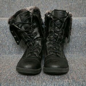 Roxy Black Truckee Boots