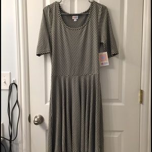 BNWT Black/white print Lularoe Nicole size L