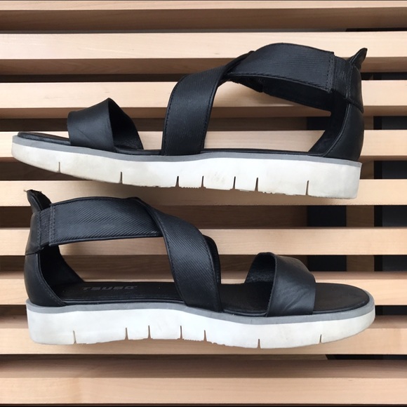 Tsubo black leather platform sandals