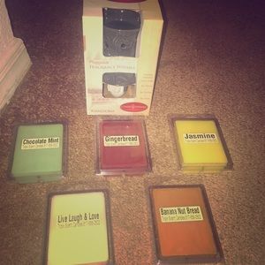 Fragrance plug-in warmer and 5 scent bars
